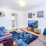 Stylish 3Br House - Free Parking - Fast Wi-Fi - Long Stay