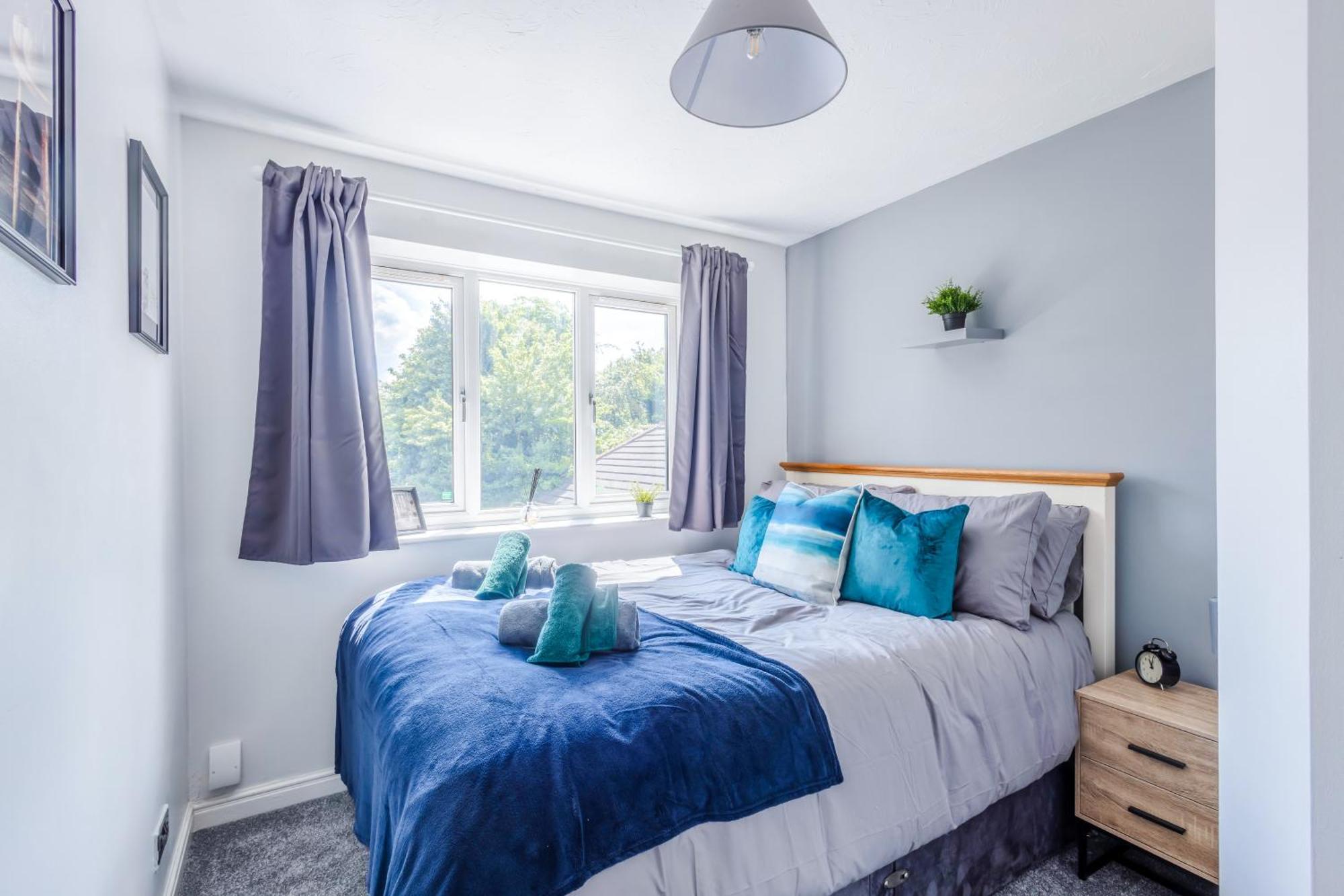 Stylish 3br House - Free Parking - Fast Wi-fi - Long Hébergement de vacances
