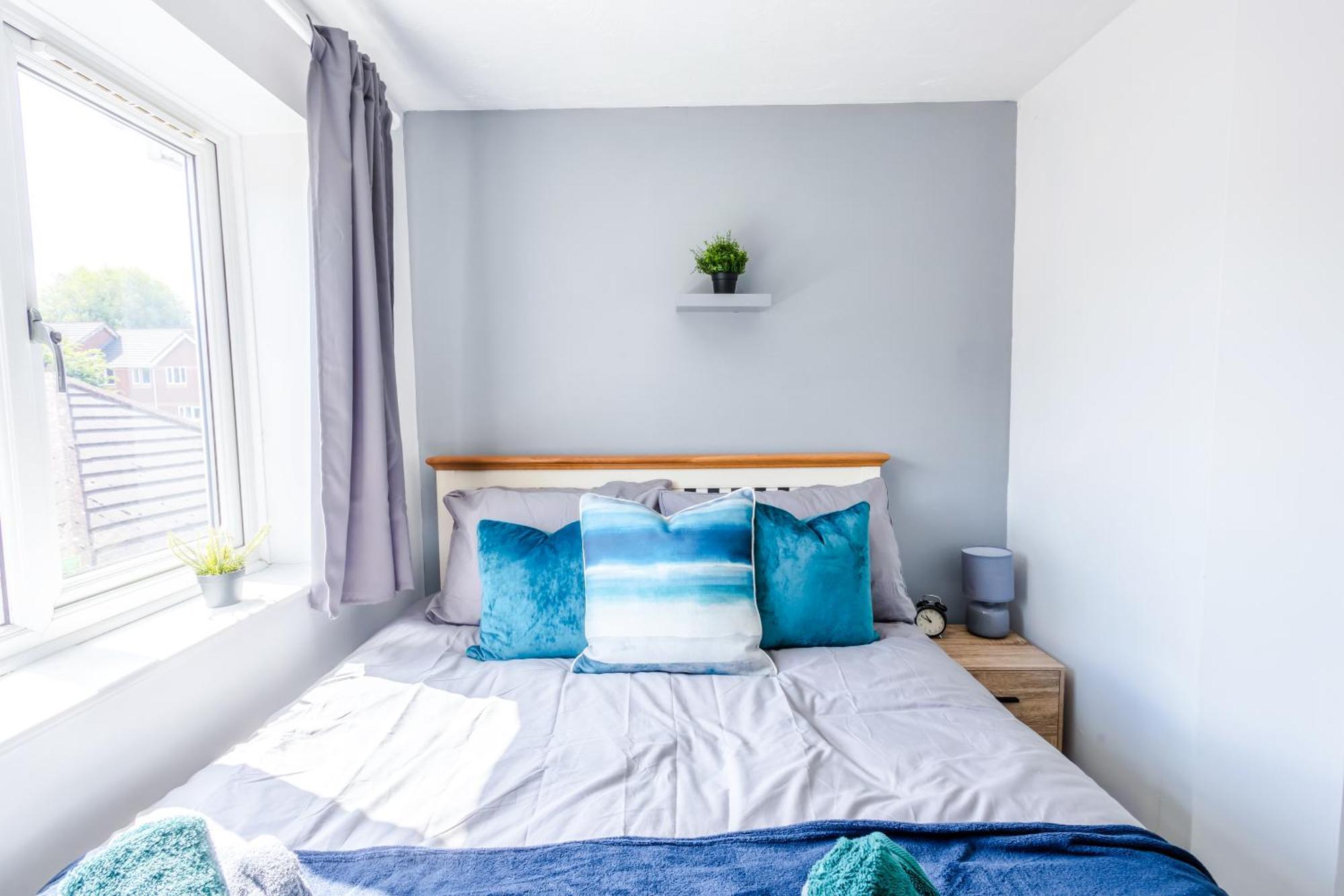 Hébergement de vacances Stylish 3br House - Free Parking - Fast Wi-fi - Long *
